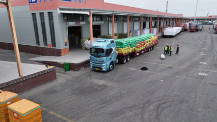 霍爾果斯陸港國際物流園迎來物流高峰