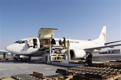 我區(qū)牛羊肉全貨機(jī)航線開通首飛