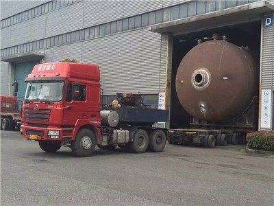 如何選擇大件運輸公司進(jìn)行大型設(shè)備運輸 以無錫國際快遞為例